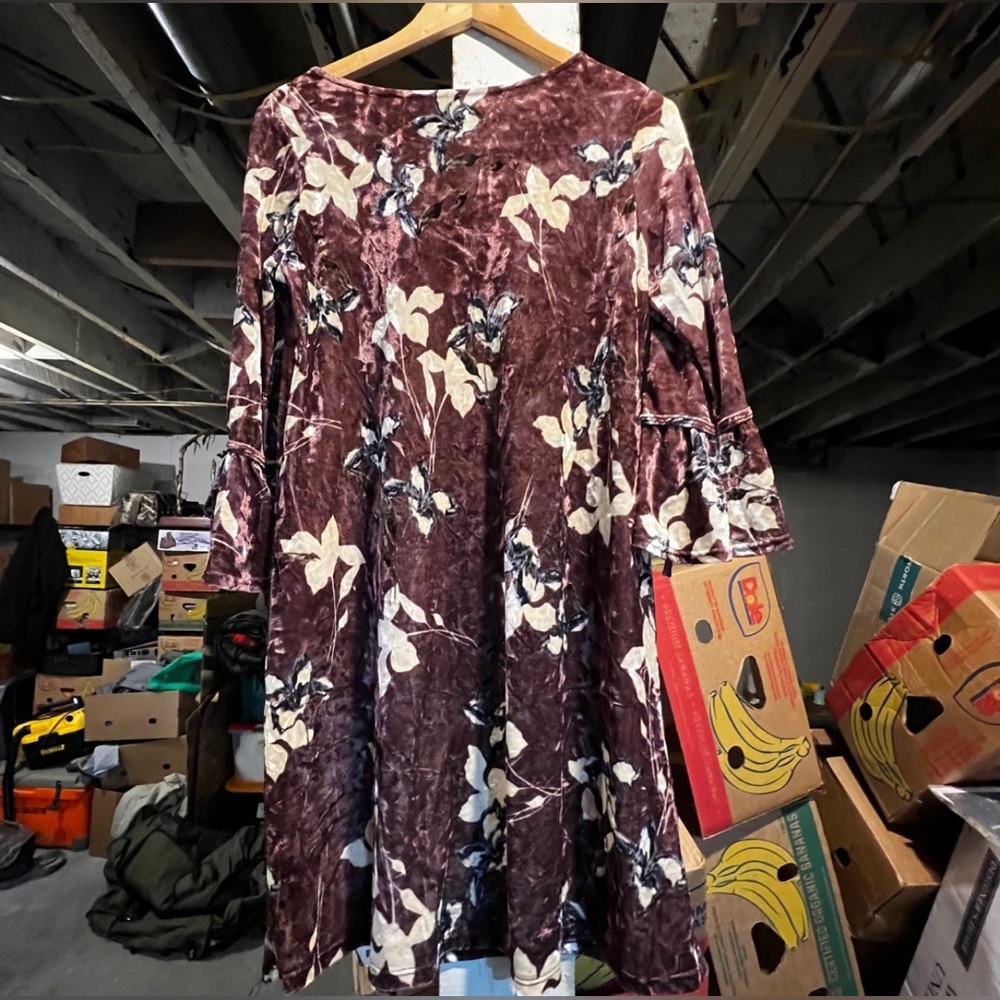 Velvet Flower Dress - Picture 5 of 6
